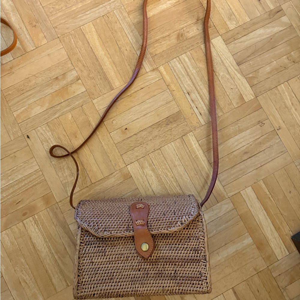 Elegant Tan Woven Crossbody Bag